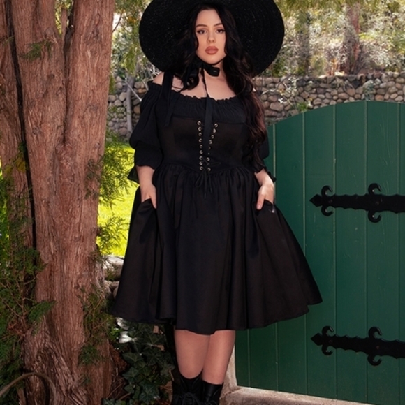 Elegant Black Pinafore Dress - Picture 1 of 3